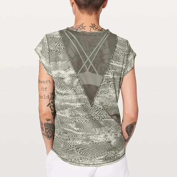 Lululemon For The Run Short Sleeve Size 4 - Picture 3 of 8